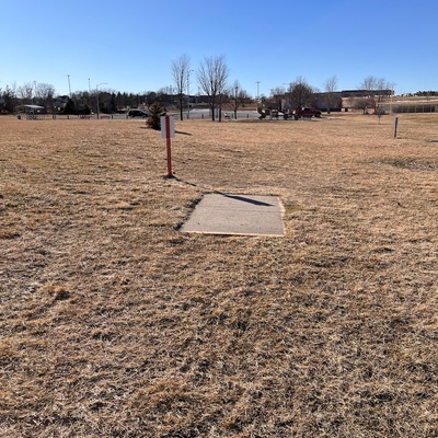 Unlevel tee pads